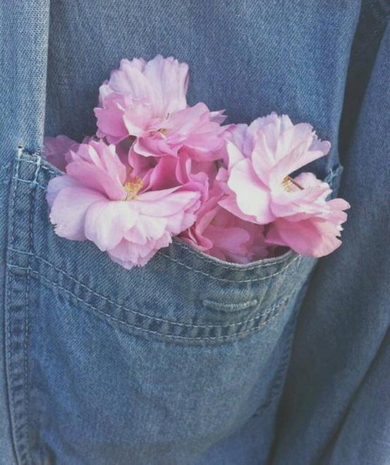 朋友圈最潮经典句:要么敢爱敢恨快意人生,要么