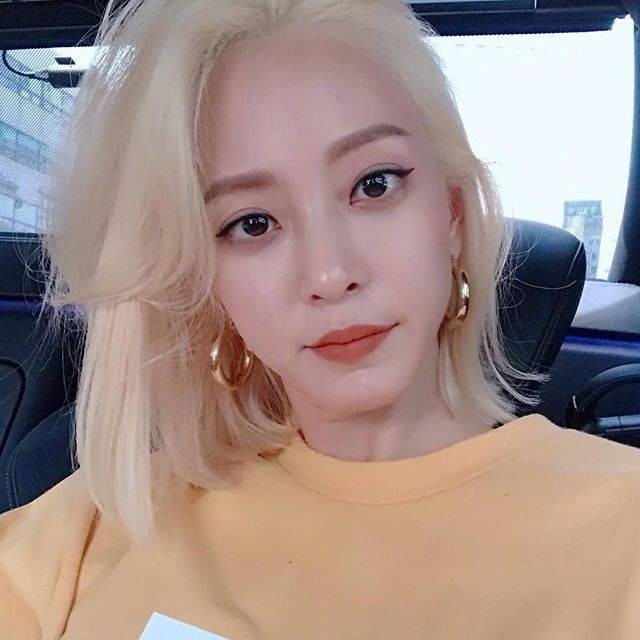 女神韩艺瑟卸妆后素颜露面判若两人,韩国化妆技术果然
