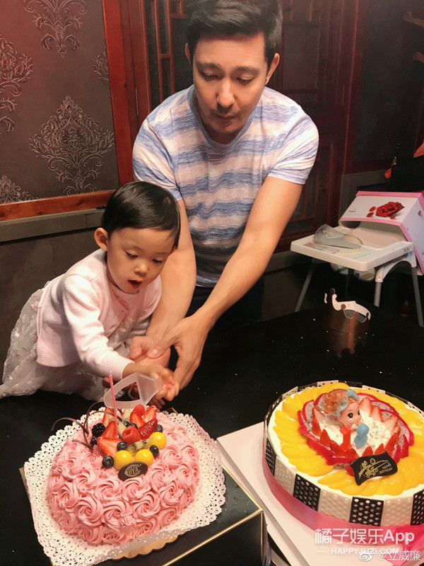 何炅被结石姐强吻 网友悉尼偶遇汤唯