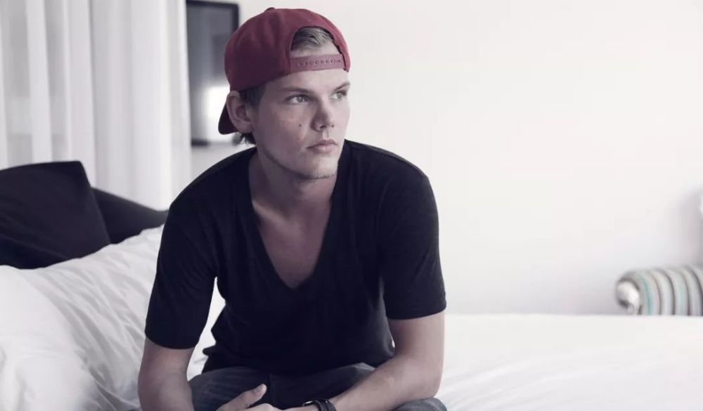 电音鬼才avicii离世,上帝也贪恋你的才华……r.i.p