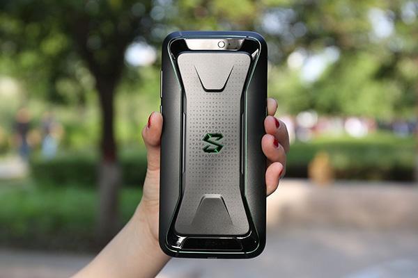 黑鲨红魔两款游戏手机新品对比:一个设计就能