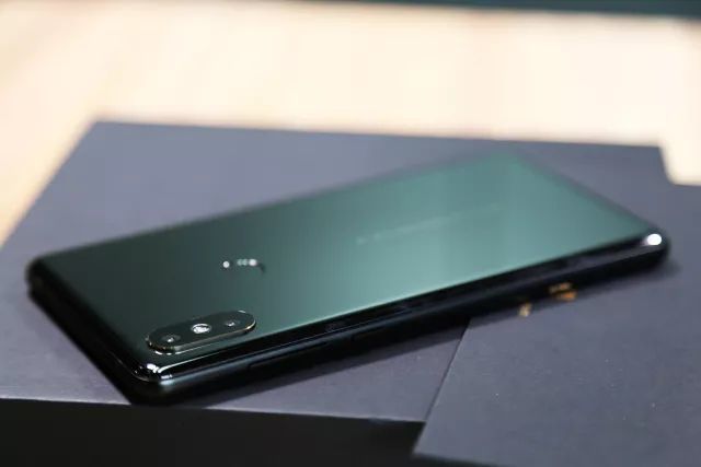 小米MIX2S测评:一面MI一面X,加量不加价