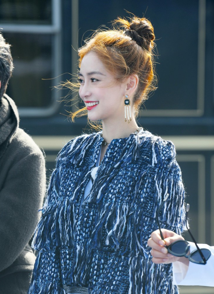 Angelababy最新跑男造型很养眼,网友:可这下巴