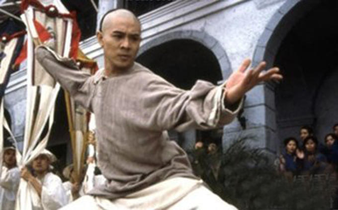 在后来《黄飞鸿》等一系列经典功夫电影的推出彻底巩固了李连杰在中国