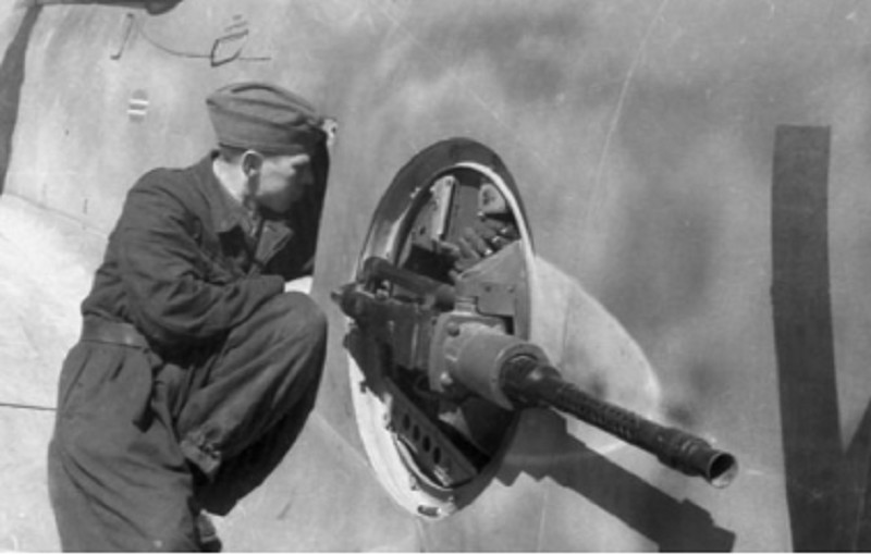 战机为啥不在后部装机枪防御导弹?主要有以下