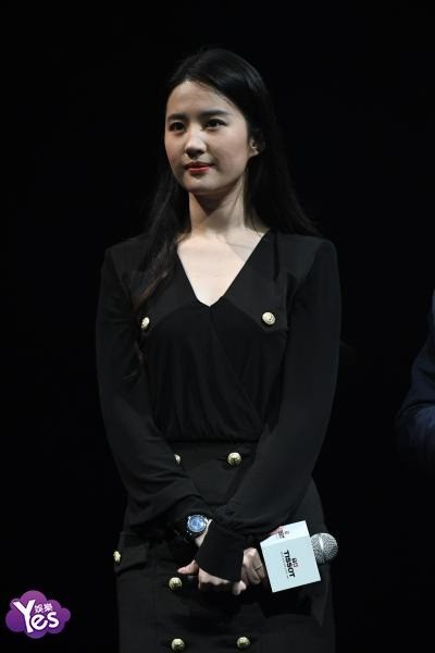人均刘亦菲_刘亦菲性感图片(2)