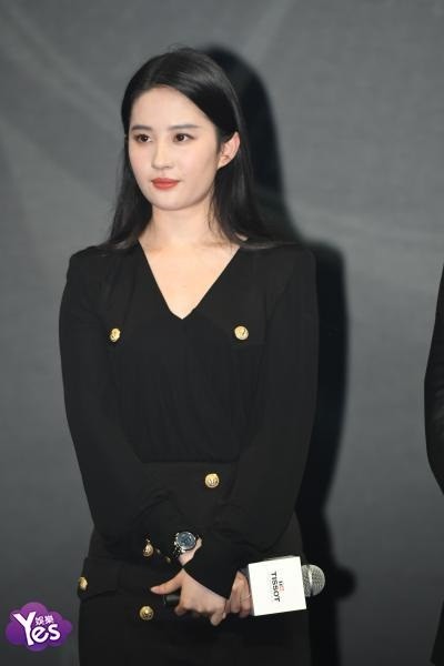 人均刘亦菲_刘亦菲性感图片(2)