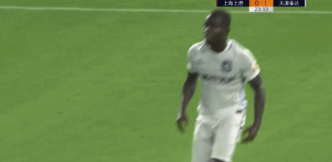 上港1-1泰达不败领跑 阿奇姆彭破门吕文君救主