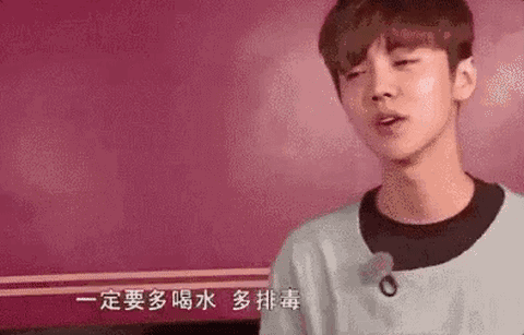 她说:多喝水啊.于是我问她:你皮肤这么好,有什么秘诀吗?