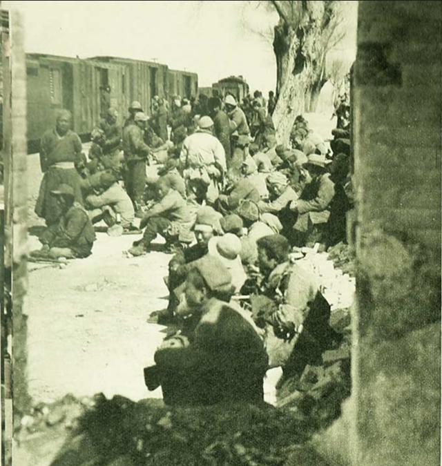 美女,苦力和卖艺的小孩,1938年河南老照片
