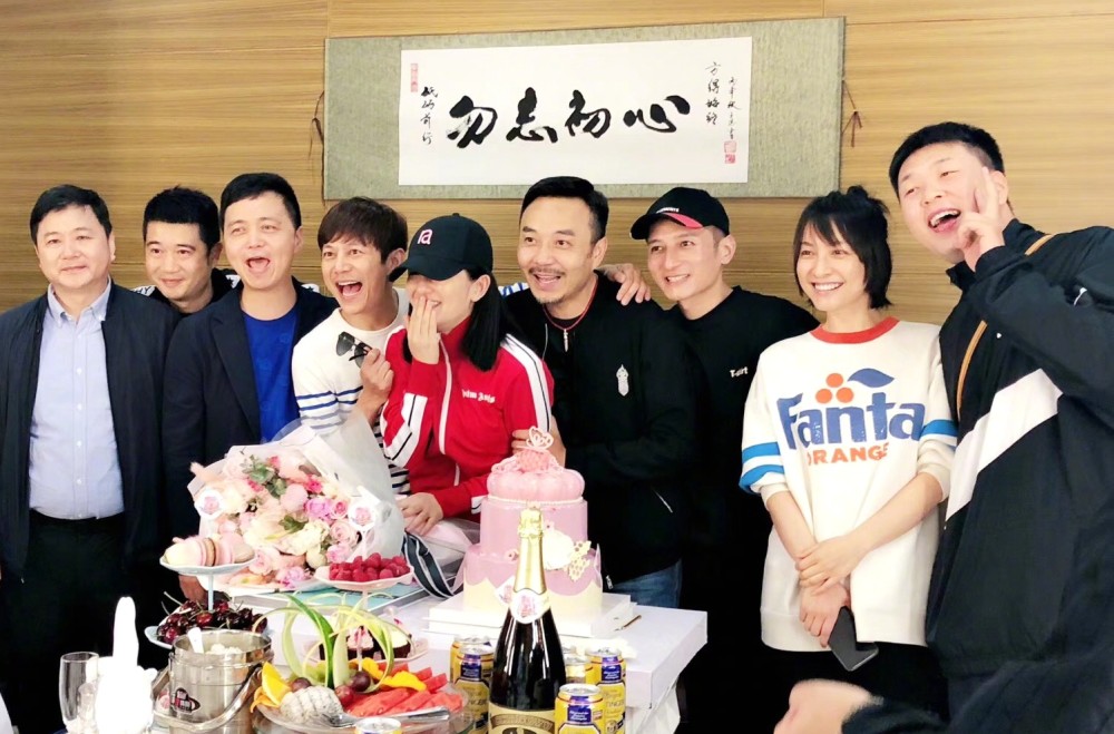 谢娜产后复出录制《快本》 还公布女儿名字