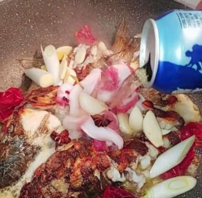 五花肉配鱼一烧,女人吃了不长胖,减肥想吃荤太