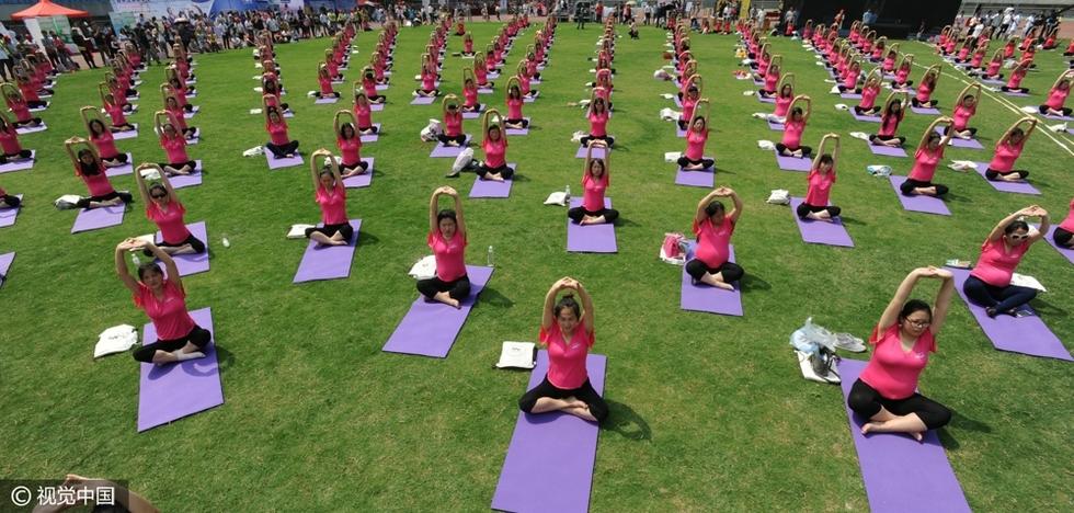 合肥千名孕妇练瑜珈 刷新吉尼斯纪录
