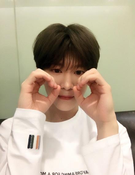 范丞丞300万粉丝是什么水平?快男冠军和明日