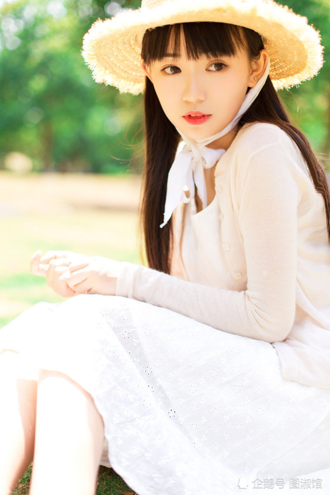 乖巧可爱的田园美女,樱桃小口一点红