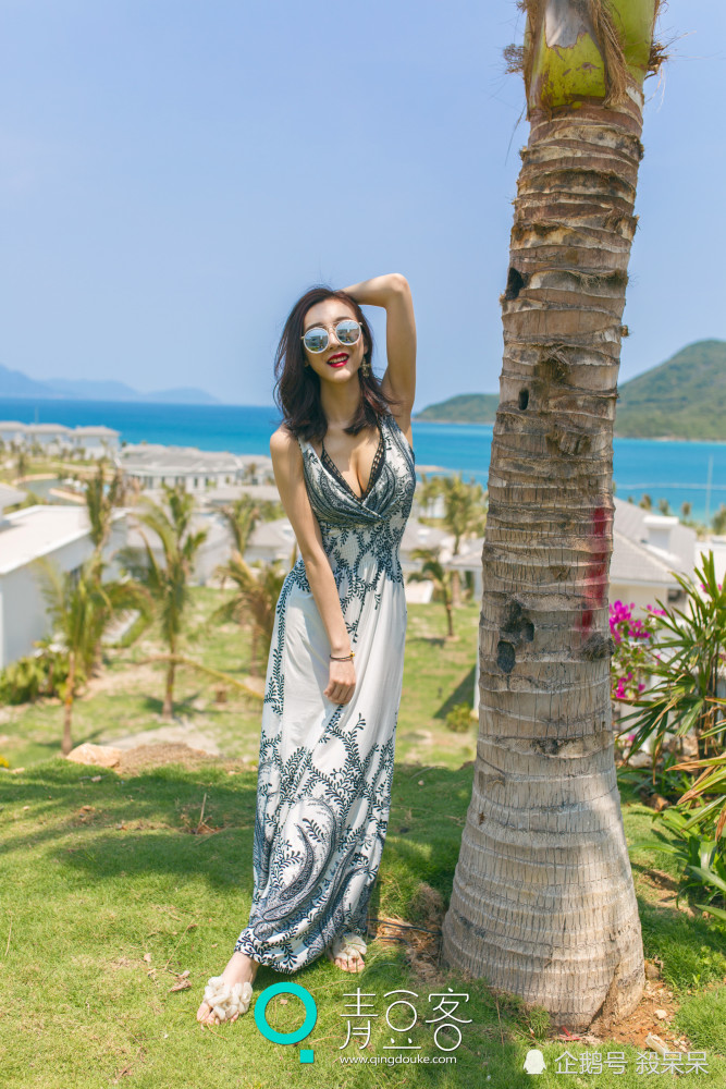 90后美女校花徐子睿26hana比基尼写真 穿比基尼的大胸美女图片
