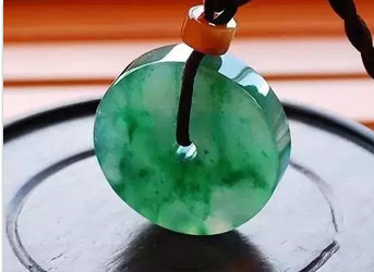 怎样鉴别翡翠真假？翡翠选购技巧？(玉石知识) | 玉石知识