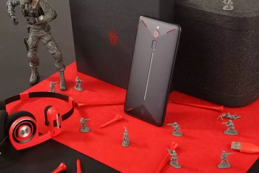 不疯魔不成活,努比亚红魔游戏手机开箱图赏