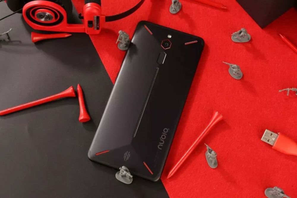 不疯魔不成活,努比亚红魔游戏手机开箱图赏