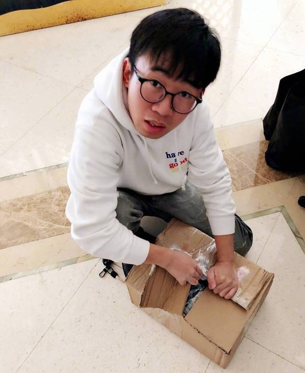 谢娜为杨迪庆生接连晒图拆v图片睡化妆间图片下雨搞笑的表情说说带心情带字图片图片
