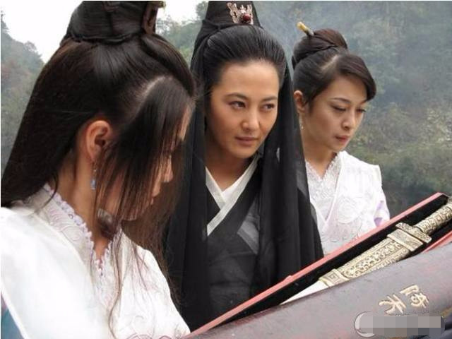 倚天剑没人抢,因为有他的存在,所有江湖人