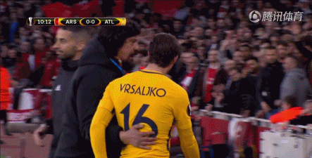 马竞开场10分钟1人染红 西蒙尼场边