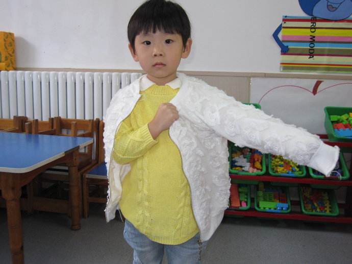 经常给孩子穿别人送的旧衣服,是好事还是坏事