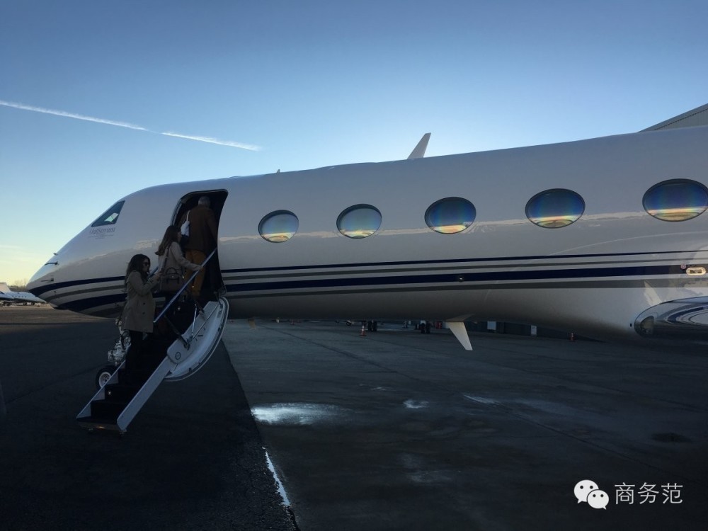 刘强东给奶茶妹买的4亿私人飞机，坐上去是什么体验？