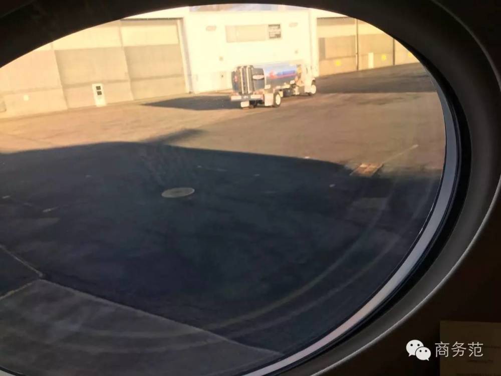 刘强东给奶茶妹买的4亿私人飞机，坐上去是什么体验？