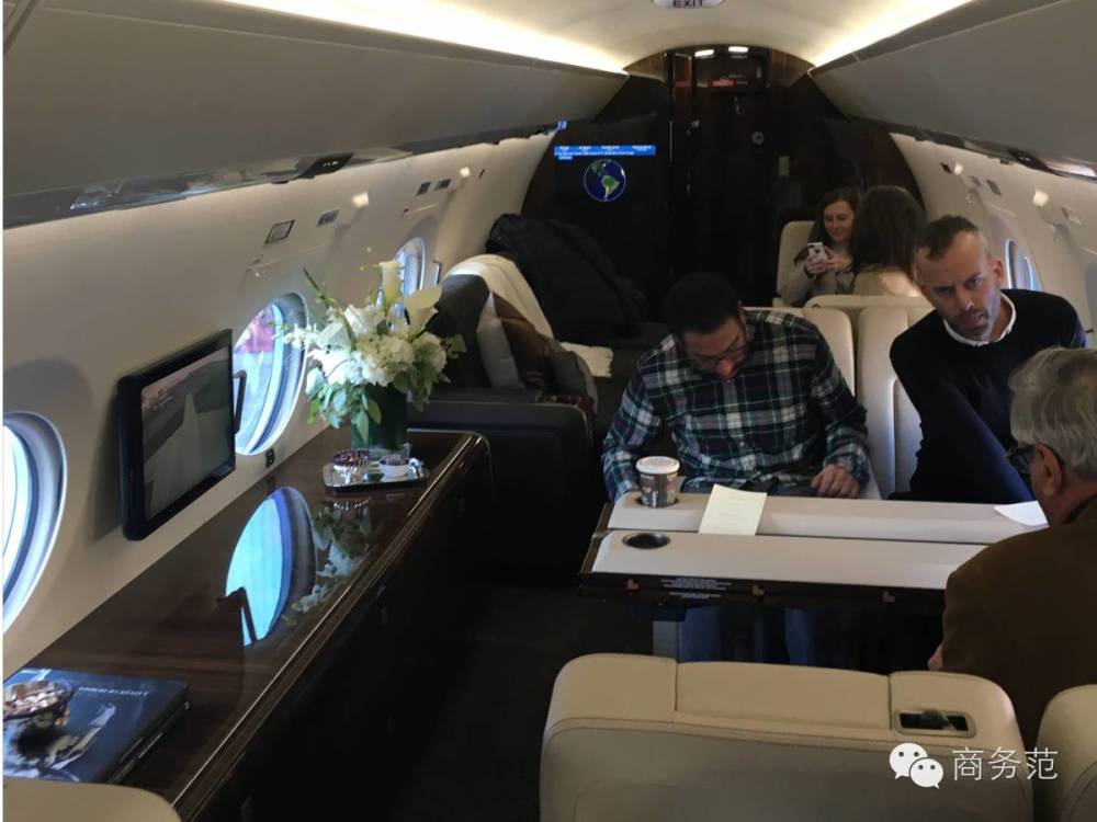 刘强东给奶茶妹买的4亿私人飞机，坐上去是什么体验？