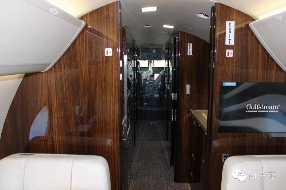刘强东给奶茶妹买的4亿私人飞机，坐上去是什么体验？