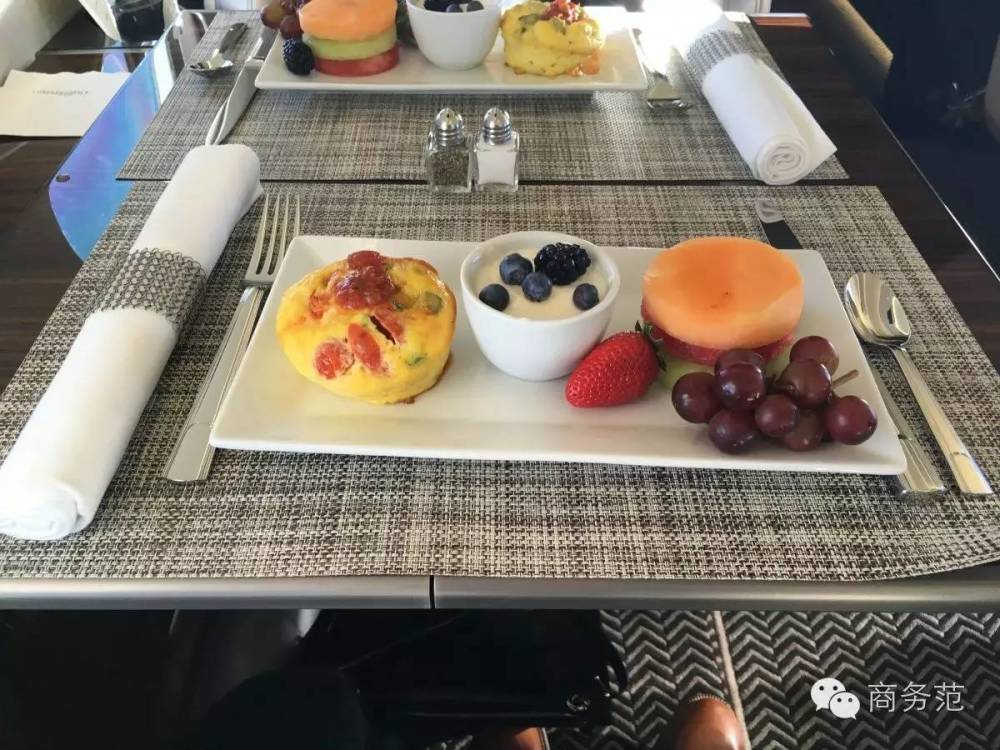 刘强东给奶茶妹买的4亿私人飞机，坐上去是什么体验？