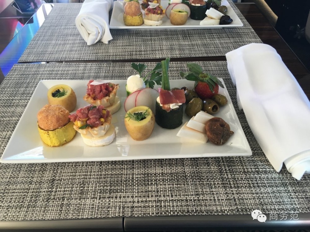 刘强东给奶茶妹买的4亿私人飞机，坐上去是什么体验？