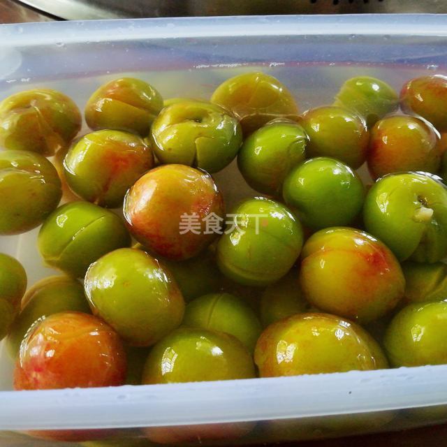 自制酸甜腌李子，看得口水直流