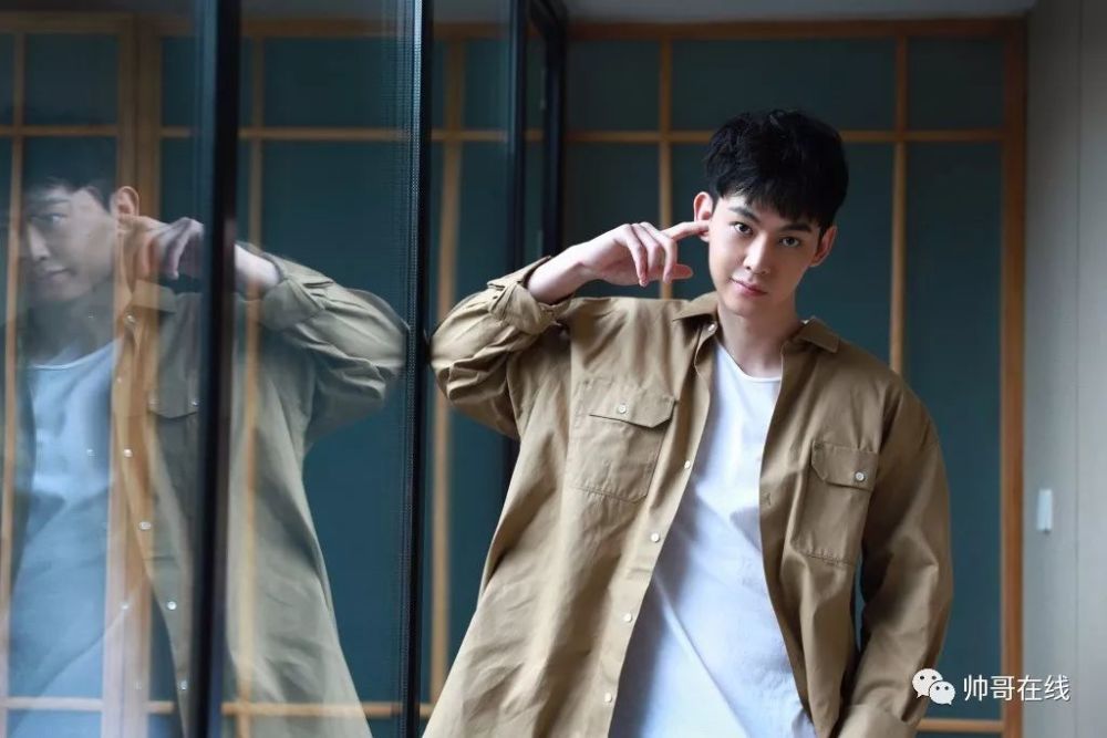 c.m.大长腿小哥哥,偷亲郑元畅,胸咚盛一伦