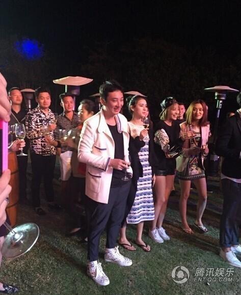 王思聪奢华生日宴会 美女如云现场玩跑男
