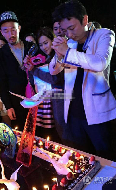 王思聪奢华生日宴会 美女如云现场玩跑男