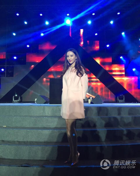 王思聪奢华生日宴会 美女如云现场玩跑男