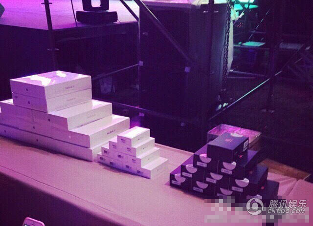 王思聪奢华生日宴会 美女如云现场玩跑男