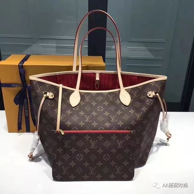 lv全新演绎 neverfull 经典手袋,探索袋内精致细节.