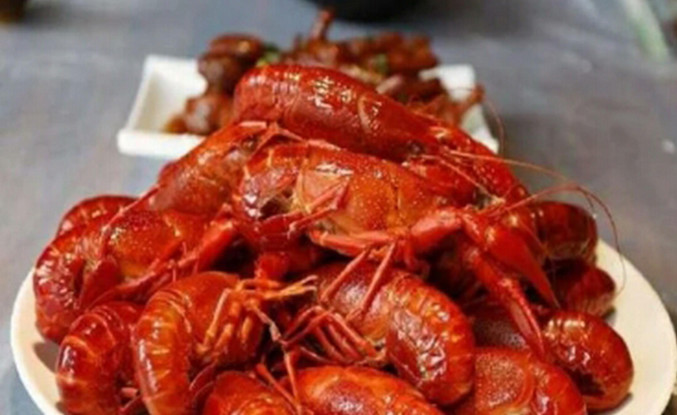 小龙虾头部的虾黄能吃吗,这到底是什么东西你