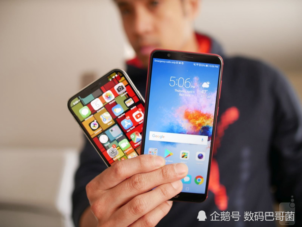 老外把iPhoneX换成荣耀7X:除了屏幕和拍照差
