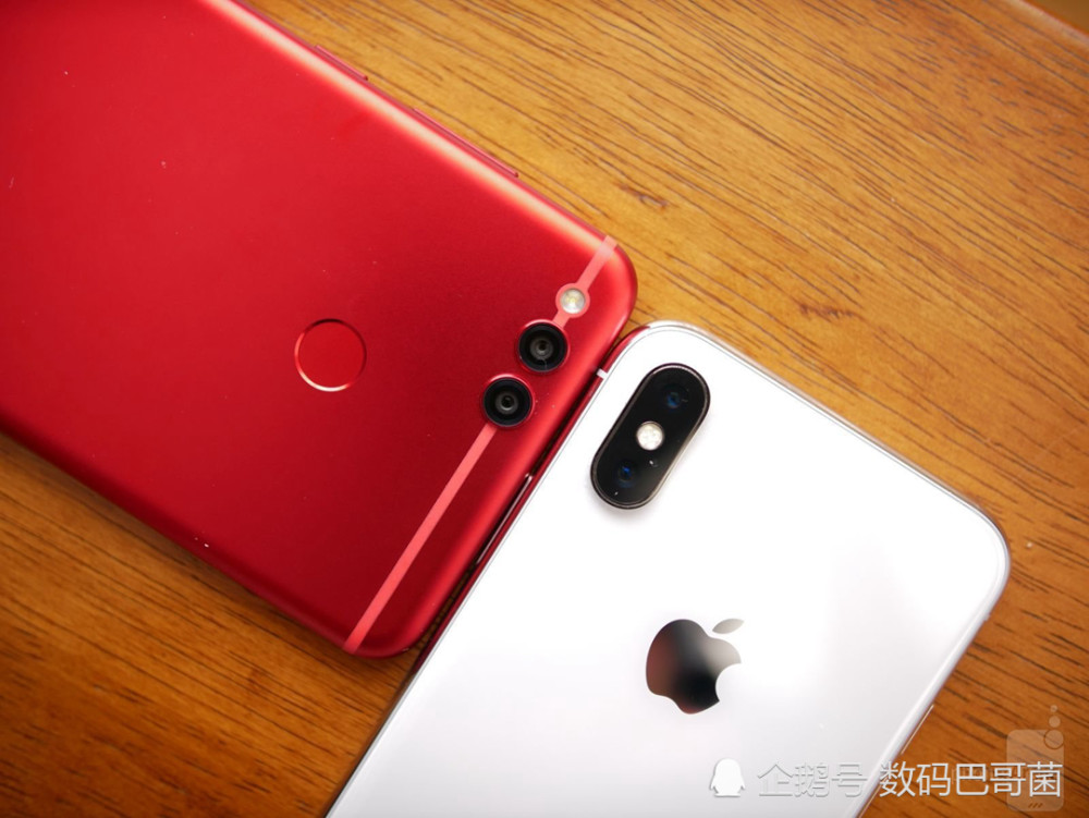 老外把iPhoneX换成荣耀7X:除了屏幕和拍照差