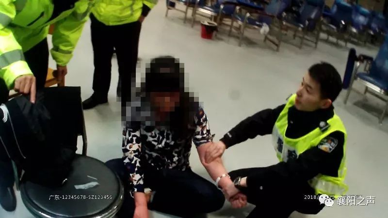 变脸堪比川剧!襄阳酒驾女被查,秒变戏精!