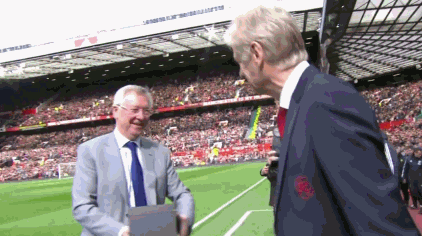 足球最美一刻!穆里尼奥与弗格森一起向温格致敬 你被感动了吗?