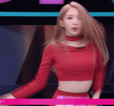 毕竟是在韩国出道已经2年的女团成员,吴宣仪虽然歌舞不算出挑,但