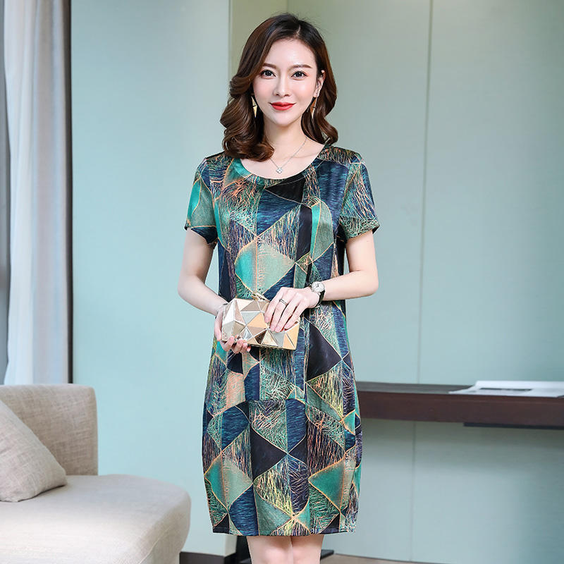 甘愿穿一条四季不过时的真丝裙,也不穿一洗就