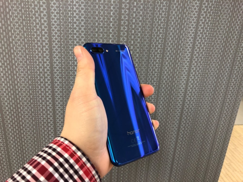 2018年全面屏手机汇总 刘海屏虽好但是缺点也