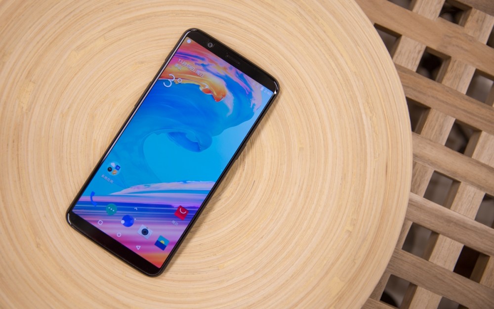 2018年全面屏手机汇总 刘海屏虽好但是缺点也