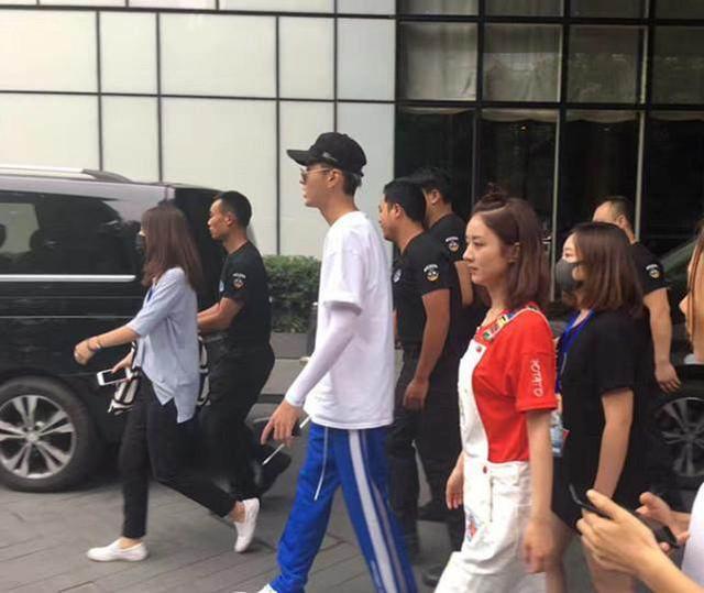吴亦凡和赵丽颖谈恋爱了吗